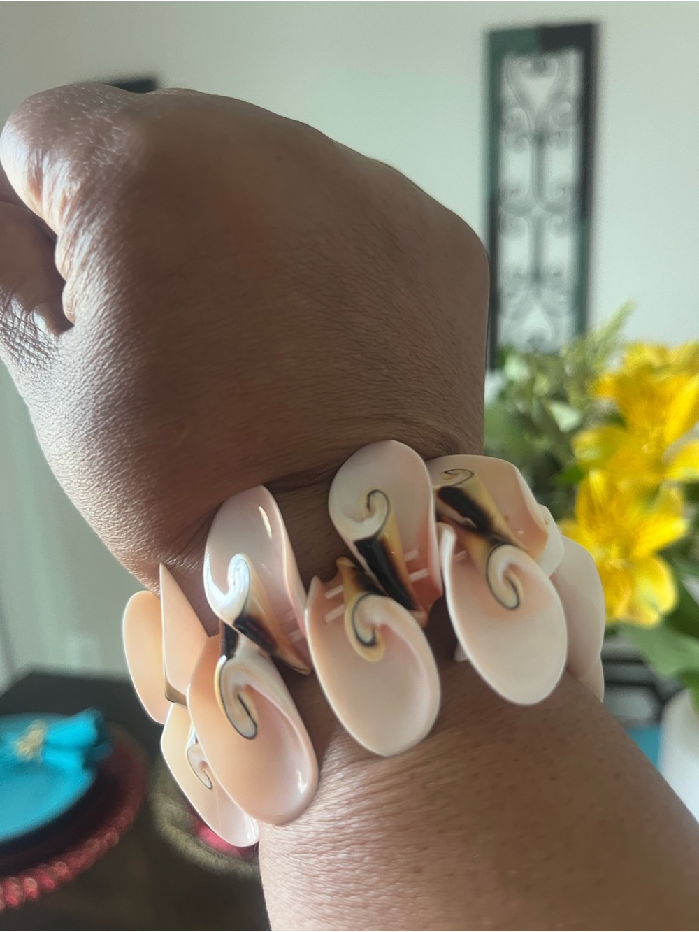 Pink Shell Cluster bracelet - Picture 2 of 7
